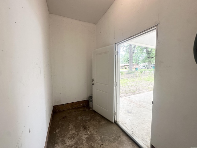 3003 Hollywood St, Texarkana, TX 75503 - entryway with concrete flooring