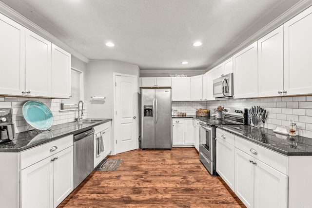 7110 Forest Dale Dr, North Little Rock, AR 72118 - kitchen featuring stainless steel appliances, a sink, tasteful backsplash, dark wood-type flooring, and recessed lighting
