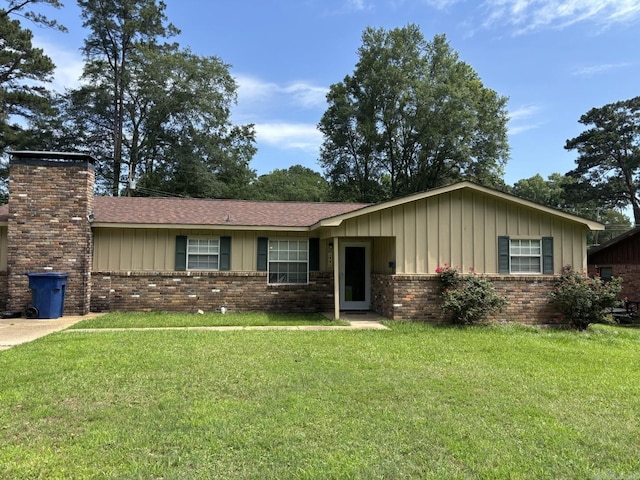 1006 Austin St, Camden, AR 71701 - single story home with board and batten siding, brick siding, and a front lawn