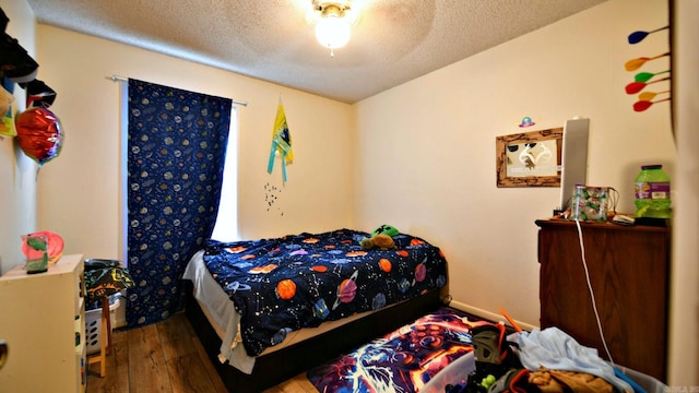 514 Proft Cir, Mena, AR 71953 - bedroom featuring wood finished floors and a textured ceiling