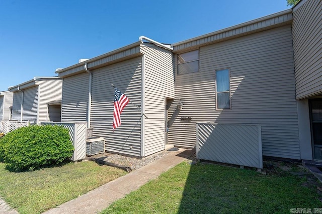 135 Hillview # 38, Fairfield Bay, AR 72088 - view of side of home featuring a yard and central AC