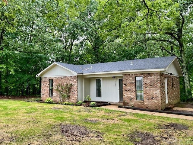 707 Maple, Forrest City, AR 72335 - ranch-style home with brick siding and a front lawn