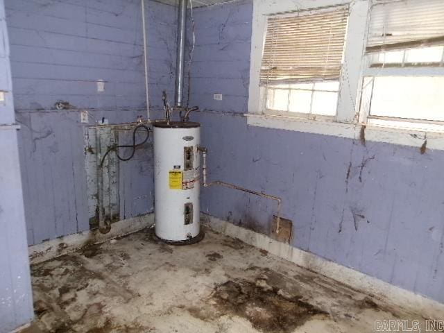 1321 Cherry Ln, Malvern, AR 72104 - utilities featuring water heater