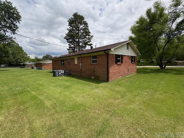 1002 W 3rd St, Rector, AR 72461 - back of property with brick siding and a yard