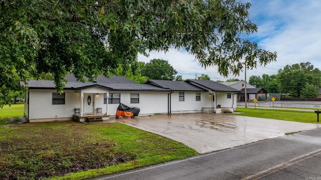 30 Center St Unit A & B, Mayflower, AR 72106 - single story home featuring concrete driveway and a front yard