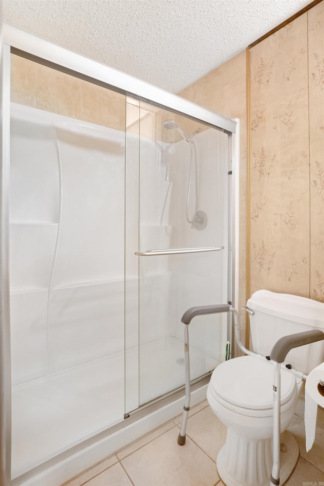 23 Valls Ln, Hot Springs, AR 71909 - full bath featuring a textured ceiling, a shower stall, wallpapered walls, tile patterned flooring, and toilet
