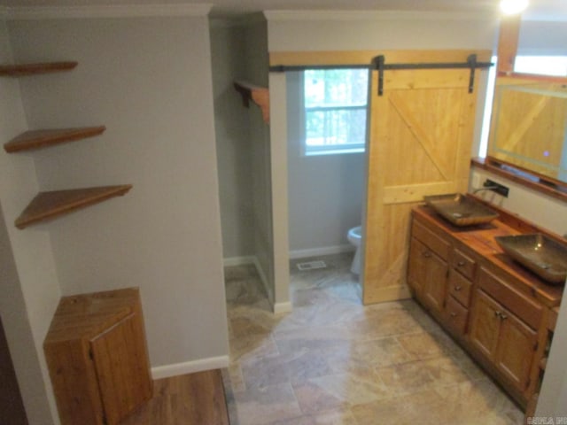 13 Cevico Ln, Hot Springs Village, AR 71909 - full bath with crown molding, toilet, and baseboards