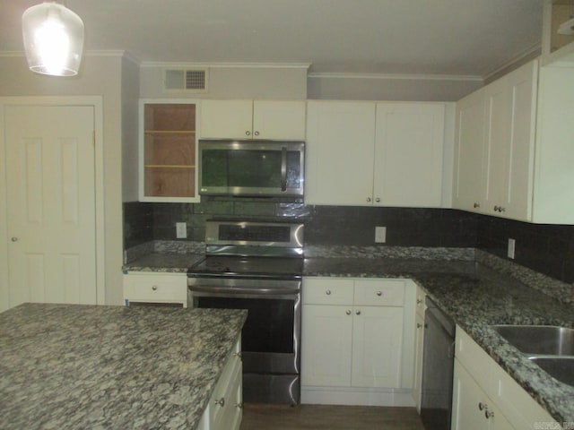 13 Cevico Ln, Hot Springs Village, AR 71909 - kitchen with appliances with stainless steel finishes, white cabinets, and ornamental molding