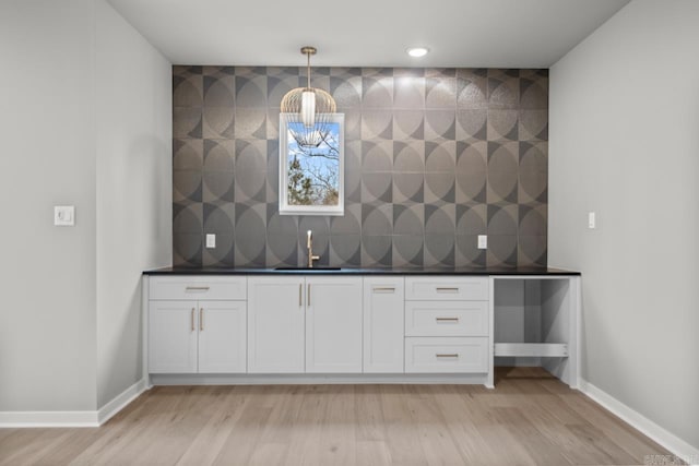 22 Abington Ct, Little Rock, AR 72223 - bar featuring a sink, light wood finished floors, baseboards, decorative light fixtures, and recessed lighting