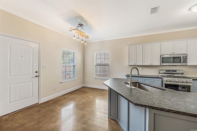 2820 Zion St, Little Rock, AR 72204 - kitchen featuring stainless steel appliances, finished concrete flooring, crown molding, a sink, and baseboards