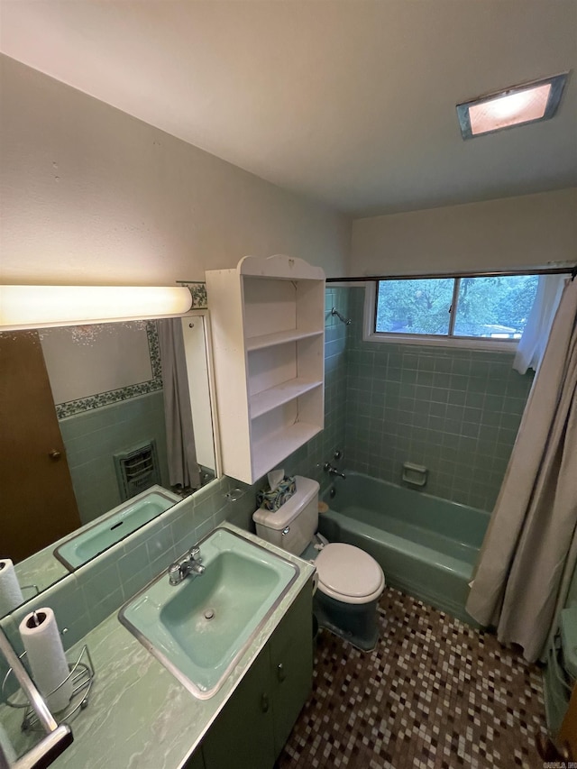 16 Southmont Dr, Little Rock, AR 72209 - full bath with shower / bath combo with shower curtain, vanity, and toilet