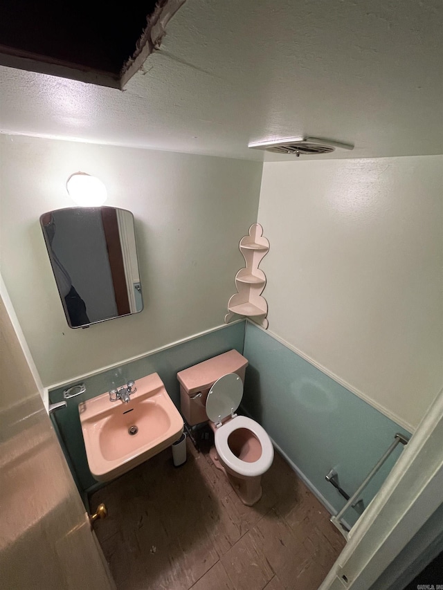 16 Southmont Dr, Little Rock, AR 72209 - bathroom featuring a sink, toilet, and a textured ceiling