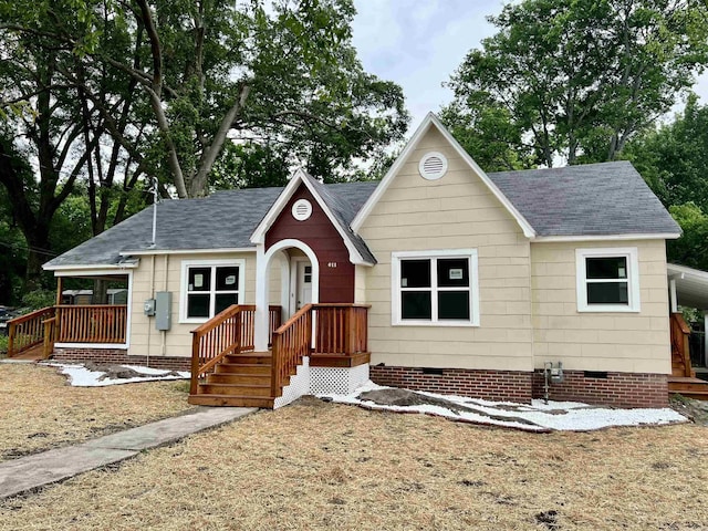 611 N Main St, Malvern, AR 72104 - view of front of property featuring crawl space and a shingled roof