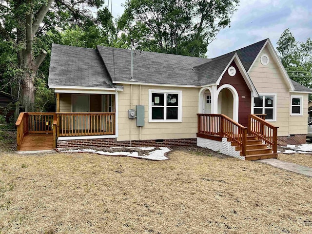 611 N Main St, Malvern, AR 72104 - view of front of property featuring crawl space, a shingled roof, and a front lawn