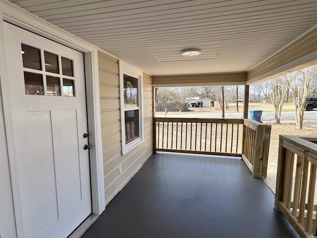 611 N Main St, Malvern, AR 72104 - view of covered porch