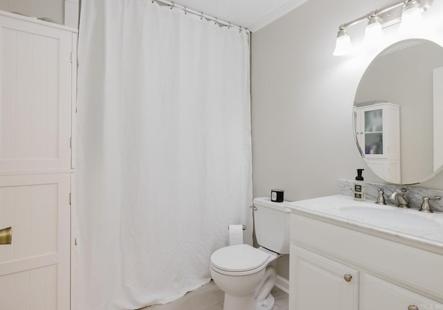 1257 Kimwood Dr, Benton, AR 72019 - bathroom with vanity, toilet, and curtained shower