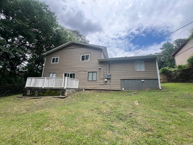 1206 E Twin Lakes Dr, Little Rock, AR 72204 - back of property featuring a lawn and a deck