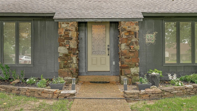 306 Cloverdale, Jonesboro, AR 72401 - property entrance featuring roof with shingles