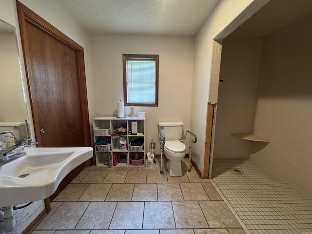 618 W Day St, Forrest City, AR 72335 - bathroom with toilet, a textured ceiling, and a shower