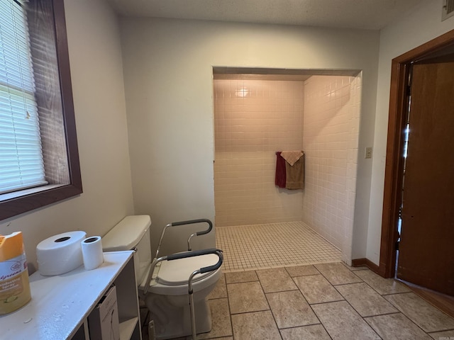 618 W Day St, Forrest City, AR 72335 - bathroom featuring toilet, tiled shower, vanity, and healthy amount of natural light