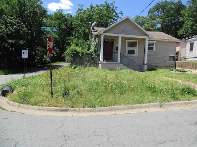 1001 Park St, North Little Rock, AR 72114 - view of front of house featuring crawl space