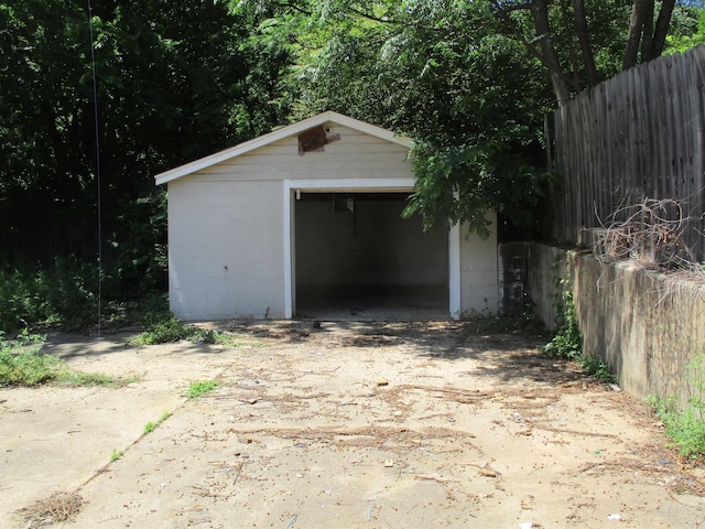 1001 Park St, North Little Rock, AR 72114 - detached garage featuring concrete driveway