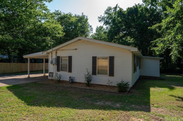 208 King Rd, Benton, AR 72019 - view of front facade featuring a carport and driveway