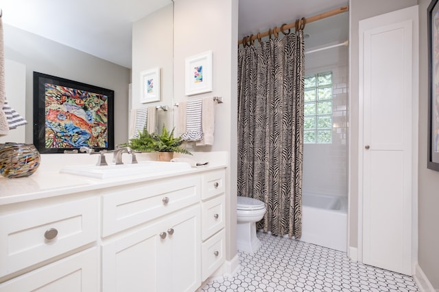 6709 Waverly Dr, Little Rock, AR 72207 - full bathroom with toilet, vanity, and shower / tub combo with curtain