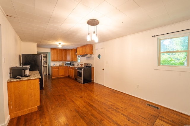 10111 Kling Rd, Mabelvale, AR 72103 - kitchen featuring appliances with stainless steel finishes, under cabinet range hood, brown cabinetry, and dark wood-style floors