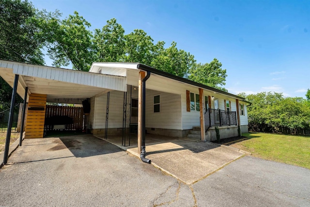 10111 Kling Rd, Mabelvale, AR 72103 - view of front of house featuring asphalt driveway, a front lawn, a carport, and crawl space