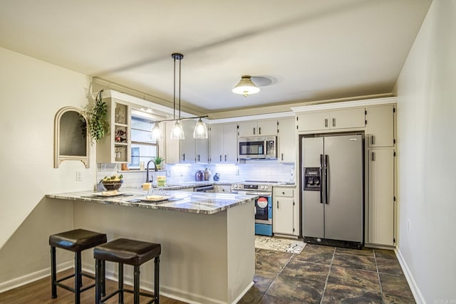 30 Segovia Dr, Hot Springs Village, AR 71909 - kitchen with appliances with stainless steel finishes, a peninsula, a sink, tasteful backsplash, and light stone countertops