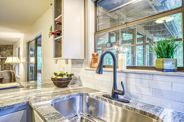30 Segovia Dr, Hot Springs Village, AR 71909 - kitchen featuring a sink, tasteful backsplash, and light stone countertops