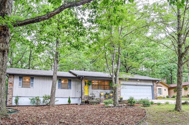 30 Segovia Dr, Hot Springs Village, AR 71909 - view of front of house featuring an attached garage, covered porch, and driveway