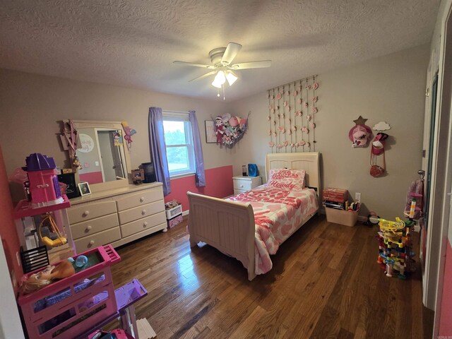 2373 W Rd, Mount Pleasant, AR 72561 - bedroom featuring wood finished floors, a textured ceiling, and a ceiling fan