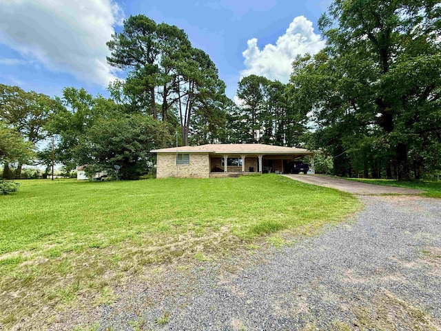 171 Sumter Dr, Malvern, AR 72104 - view of front of house featuring gravel driveway, a front yard, and a carport