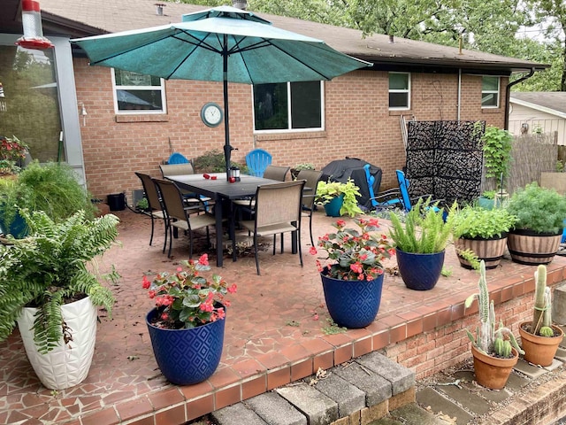 4613 Crestline Dr, North Little Rock, AR 72116 - view of patio featuring outdoor dining area