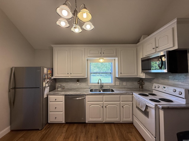 507 E Bruce St, Piggott, AR 72454 - kitchen with stainless steel appliances, a sink, lofted ceiling, tasteful backsplash, and white cabinetry