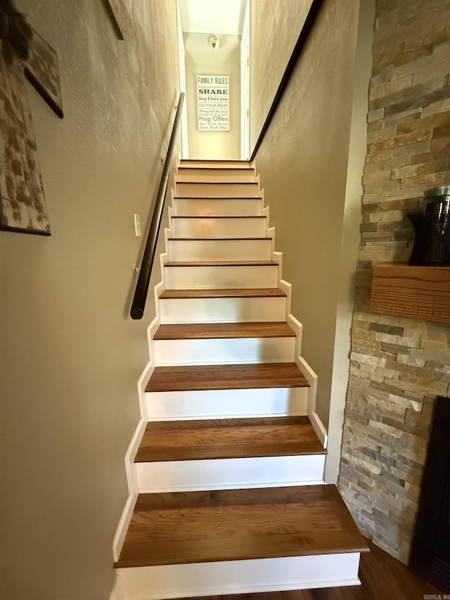 507 E Bruce St, Piggott, AR 72454 - view of stairs