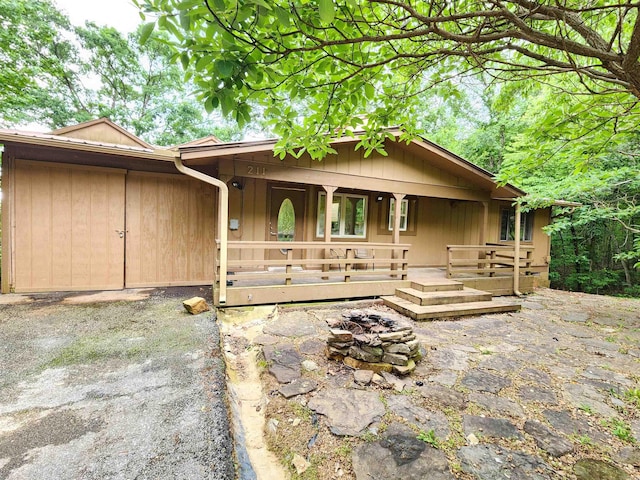 211 Burnt Rock Falls Rd, Fairfield Bay, AR 72088 - view of front of property with a porch