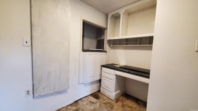 211 Burnt Rock Falls Rd, Fairfield Bay, AR 72088 - unfurnished office featuring unfinished concrete floors