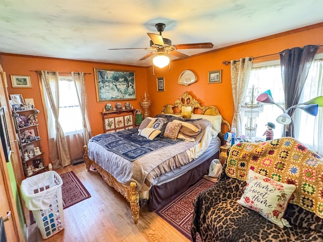 87 Wyandotte Dr, Cherokee Village, AR 72529 - bedroom with multiple windows, light wood-style floors, a ceiling fan, and ornamental molding