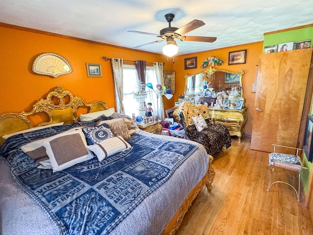 87 Wyandotte Dr, Cherokee Village, AR 72529 - bedroom featuring light wood finished floors, ornamental molding, and a ceiling fan