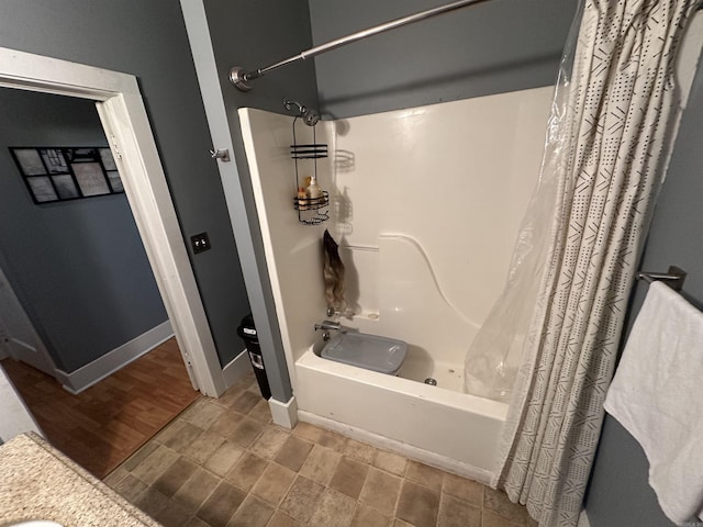 621 W 7th St, Rector, AR 72461 - full bath featuring shower / bath combo with shower curtain and baseboards