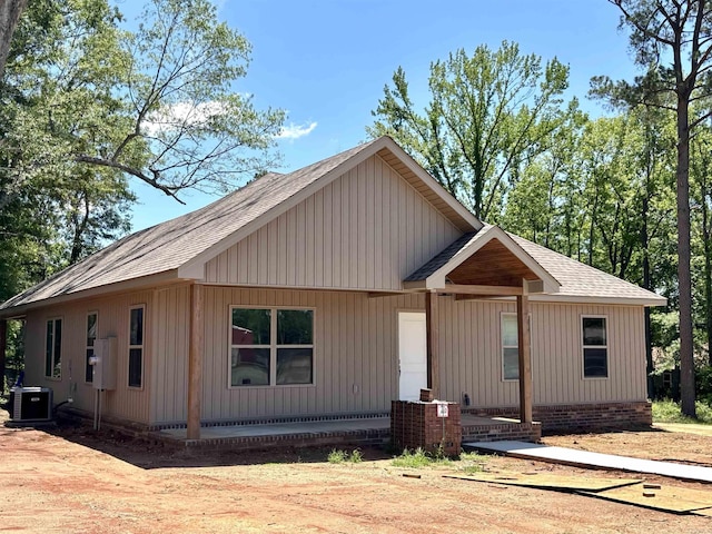 308 N Arch St, Sheridan, AR 72150 - view of front of property featuring a shingled roof and cooling unit