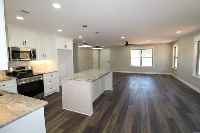 308 N Arch St, Sheridan, AR 72150 - kitchen featuring stainless steel appliances, ceiling fan, open floor plan, baseboards, and dark wood-type flooring