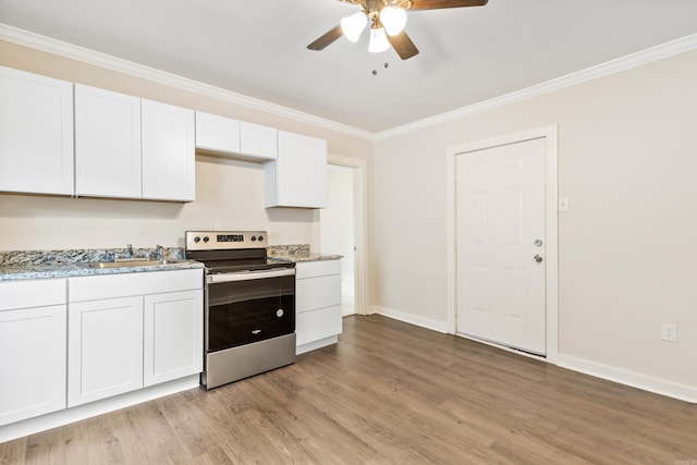 2506 W 6th St, Little Rock, AR 72205 - kitchen with stainless steel range with electric stovetop, a sink, ceiling fan, light wood finished floors, and crown molding
