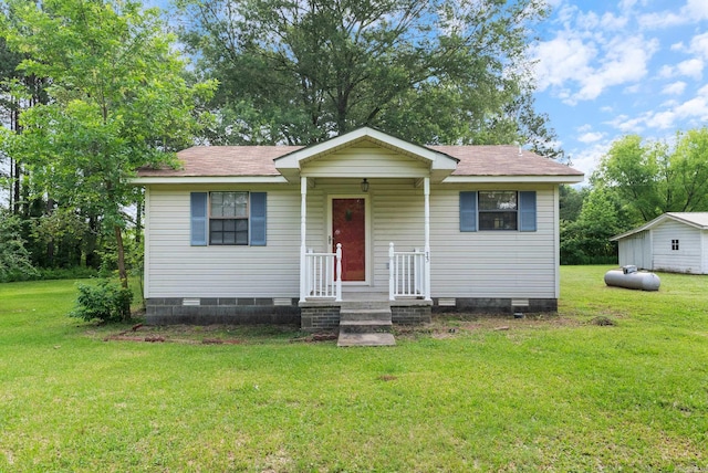 35 Jarman Ln, Vilonia, AR 72173 - view of front of property featuring crawl space, a front yard, and a shingled roof