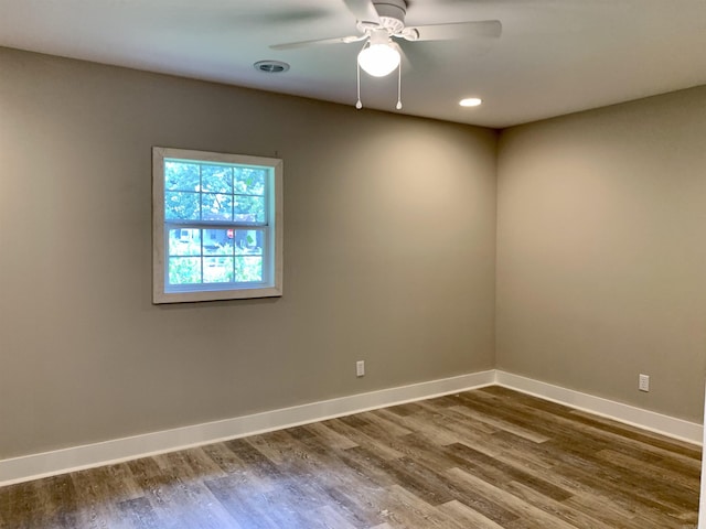 spare room featuring dark wood-style flooring, ceiling fan, baseboards, and recessed lighting