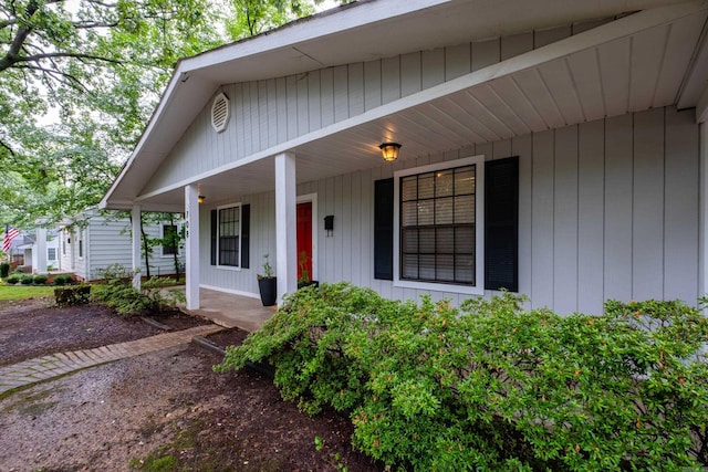 708 N Taylor St, Little Rock, AR 72205 - view of exterior entry featuring a porch