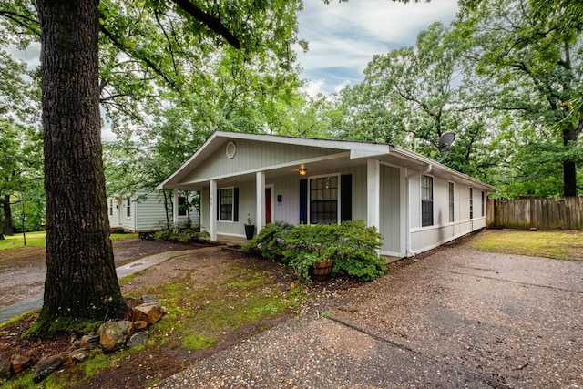 708 N Taylor St, Little Rock, AR 72205 - view of front of home featuring a porch